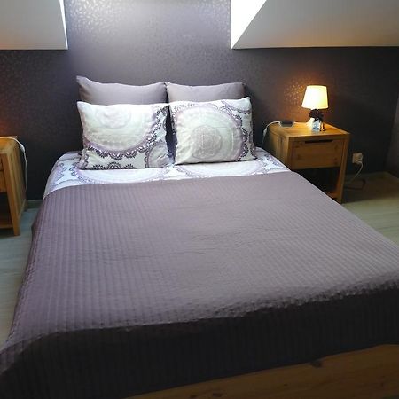 Aux Cosmos Bed & Breakfast Olne Eksteriør bilde